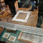 Vitrinenbeschriftung